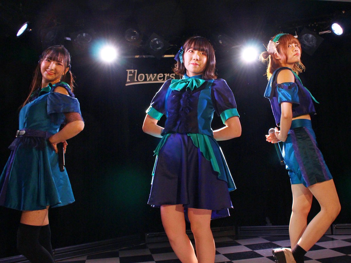 oyatsusan14's tweet photo. 2023/8/6 下北沢Flowers Loft
innesラストライブ
解散で寂しくなりますが、OG含めそれぞれの個性が重なり合い、良い曲も多いユニットでした。卒業後の道も実り多いものとなりますように。
#innes https://t.co/owjW3xKy5Z