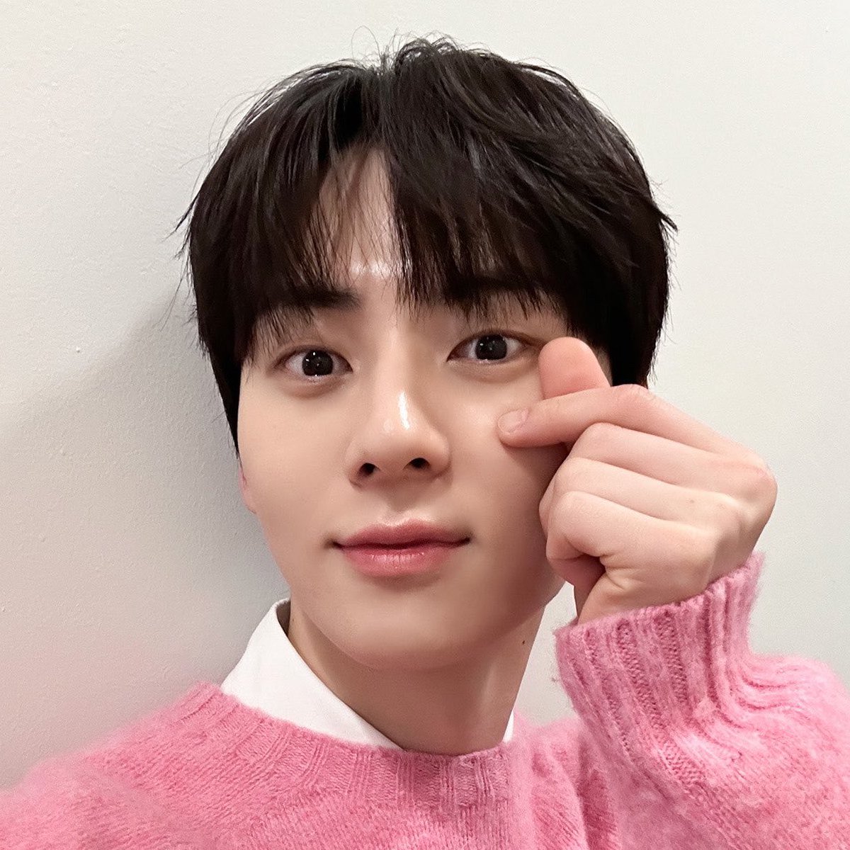 cutieeeehmh's tweet photo. 우리의영원한황도대장황민현
#황도의전부민현아_생일축하해
민현이의생일을진심으로축하해
#Happy_Hwangdoboss_Day
오래오래영원히함께하자사랑해 https://t.co/ISKHLDlGak