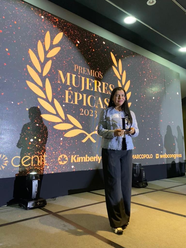 UPTCoficial's tweet photo. 🤩 #OrgulloUpetecista 🤩
El jurado experto de la @levelhumanright en alianza con @webcongress  entregaron a la docente de la Escuela de Matemáticas y Estadística de la #UPTC, Nelsy Rocío González Gutiérrez, el Premio 'Mujeres Épicas 2023' categoría 'Mujer Científica' 👩‍🔬 💛🖤 https://t.co/zKrUPxhTLv