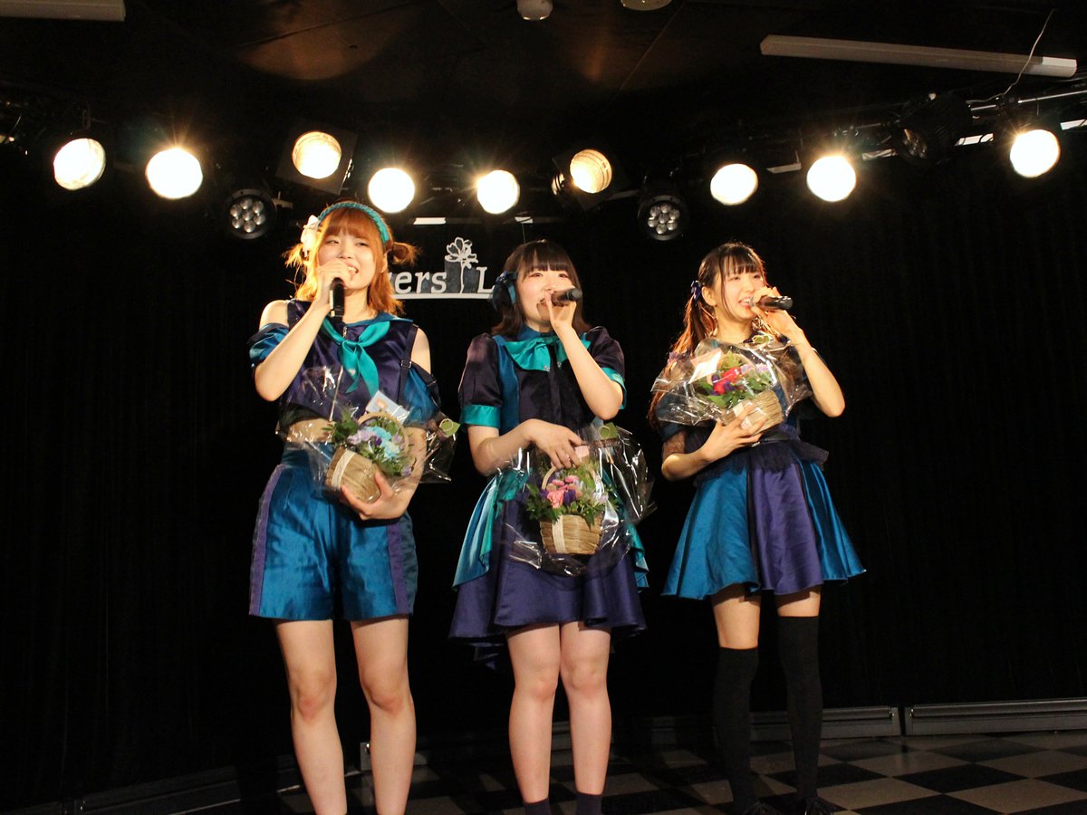 oyatsusan14's tweet photo. 2023/8/6 下北沢Flowers Loft
innesラストライブ
解散で寂しくなりますが、OG含めそれぞれの個性が重なり合い、良い曲も多いユニットでした。卒業後の道も実り多いものとなりますように。
#innes https://t.co/owjW3xKy5Z
