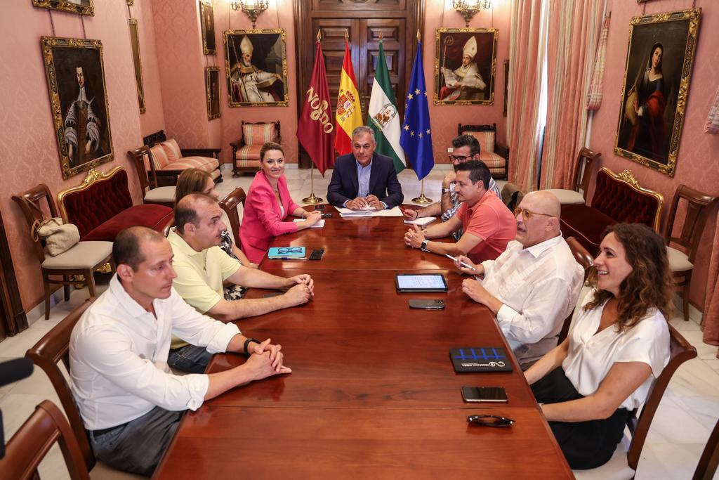acacineandaluz's tweet photo. El Festival de Cine Europeo de Sevilla celebrará en noviembre una edición especial. 

Es el acuerdo al que hemos llegado hoy tras la reunión mantenida con el Ayuntamiento de Sevilla. https://t.co/aFNlEGKCW2