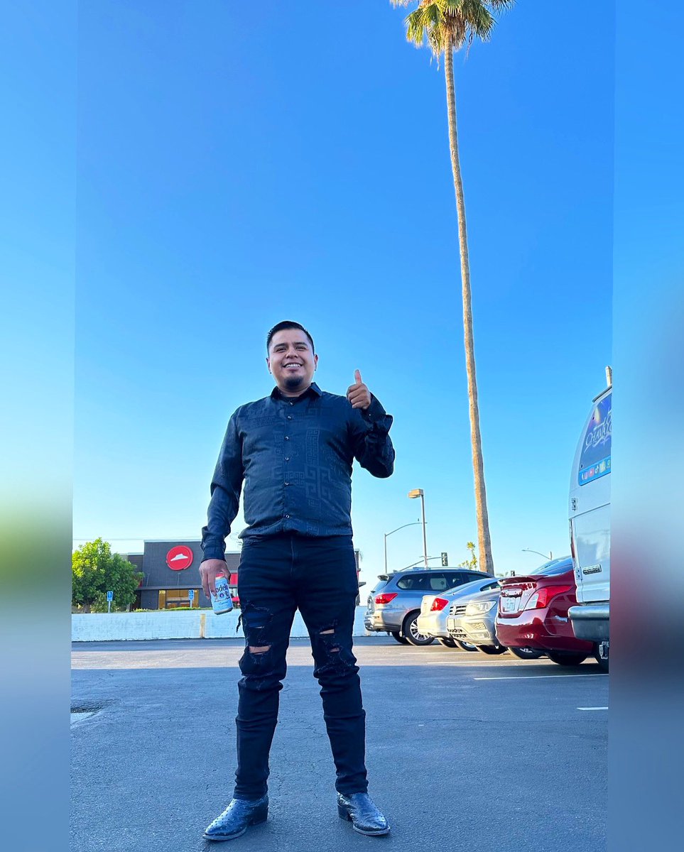 LosChavalonesS's tweet photo. #LosChavalonesS #ElChavalon   #SomosGuerreros #DesdeAbajo #Corridos #GrupoSierreño #Guitarra  #La #MusicaEnvivo #DesdeAbajo #AndamosChidos #TUBA #Guitarritas #ChuyElChavalon #BrandonElChavalon #Tocadichi  #Takamine #LosChavalones  #Sierreño  #CorridosChingones #CorridosPerrones https://t.co/EQ7qhe3E0N
