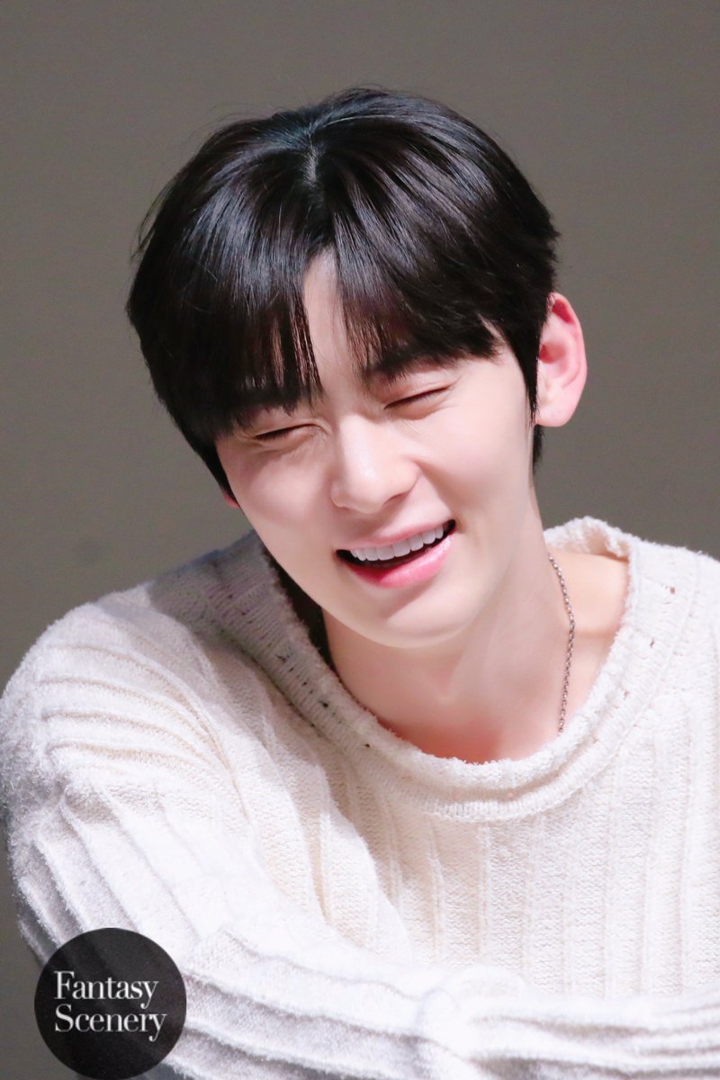hmhishmh950809's tweet photo. 황도의전부나의전부나의우주
#황도의전부민현아_생일축하해
항상민현이가황도들보고힘이나듯
#Happy_Hwangdoboss_Day
황도들도민현이를보면서힘이나
우리앞으로도서로건강하게오래오래함께하자 https://t.co/vQH20VPfnv