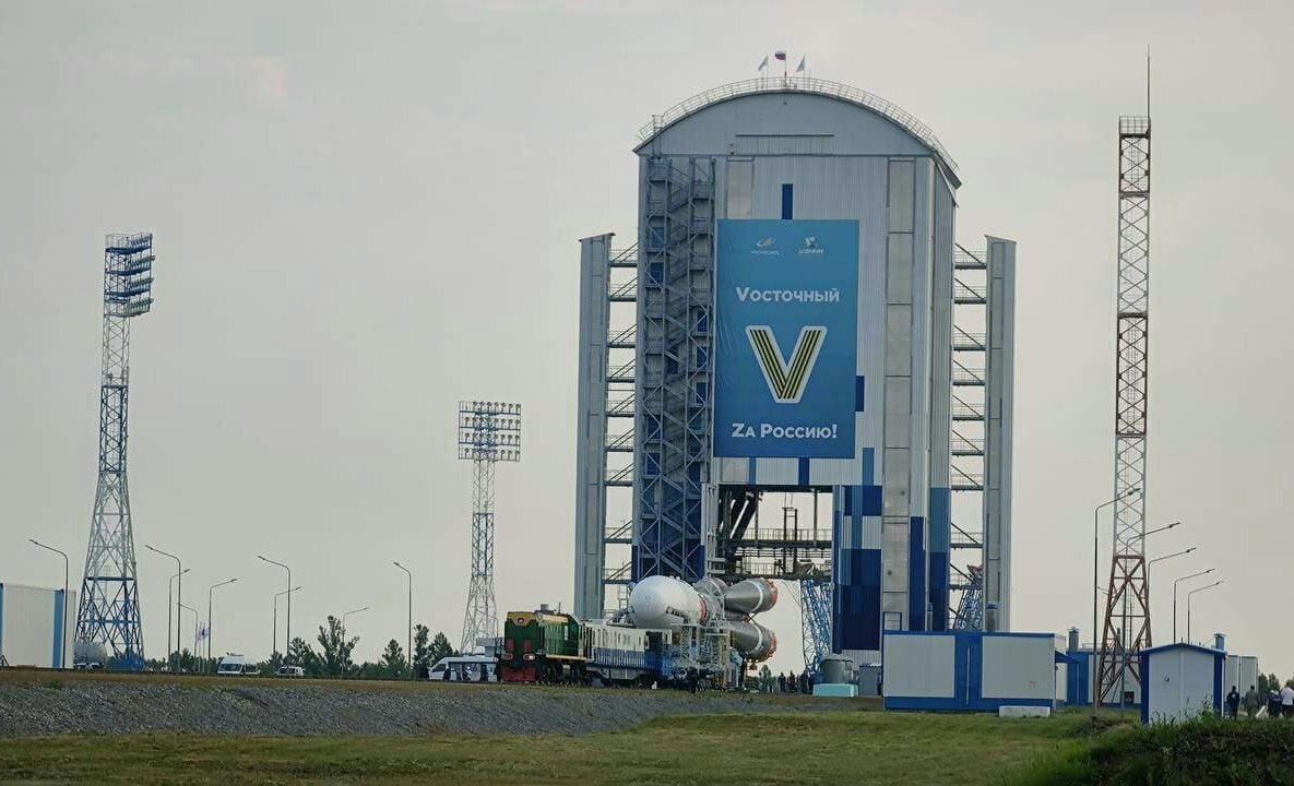 NewsIADN's tweet photo. #Russia is preparing for its Lunar Mission "Luna 25" to reach Moon's South Pole before India.

The launch is scheduled from #Russia's Vostochny cosmodrome on Friday. Luna 25 is expected to land on 21/22 August before Chandrayaan-3.

Roscosmos has said the two missions would not get in each other's way because they have different landing areas planned.

#IADN