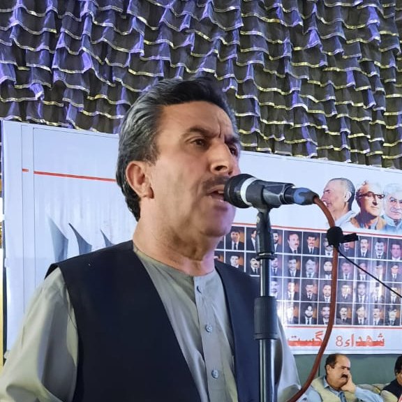 ANPOBalochistan's tweet photo. عوامی نیشنل پارٹی بلوچستان کے زیر اہتمام شہداء اگست کی یاد میں 'امن سیمینار'۔ صوبائی جنرل سیکرٹری مابت کاکا اور ضلع کوئٹہ کے صدر جمال الدین رشتیا خطاب کررہے ہیں۔
#RememberingQuettaMartyrs https://t.co/HYsYNXtrQX