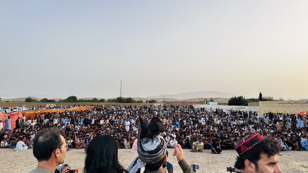 ManzoorPashteen's tweet photo. ضلع ٹو ضلع سفر جاری ہے اور گاؤں گاؤں منظم تنظیم بنا رہے ہیں۔
گزشتہ تین دِنوں میں زیارت،سنجاوی،دُکئی اور لورلائی میں 17 عوامی و تربیتی پروگرامز کئے۔
عوام کی تحریک کے ساتھ بے حد محبت، منظم تنظیم بنانے اور مزاحمت کے لئے تیار جزبے یقیناً وطن کے امن اور روشن مستقبل کے ضامن ہے۔ https://t.co/no9cuIUHkl