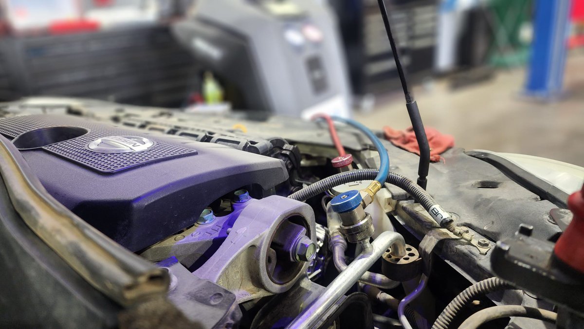 Toptechsgarage's tweet image. Maintain your comfort on the road with 𝗲𝘅𝗽𝗲𝗿𝘁 𝗔𝗖 𝘀𝗲𝗿𝘃𝗶𝗰𝗲. 🚘❄️
Experience the best summer without the hassle of heat by visiting Top Techs Garage.

#AC #RefreshYourRide #TopQualityService #TrustedShop #BestCare #Automotive #ElPaso #TopTechsGarage