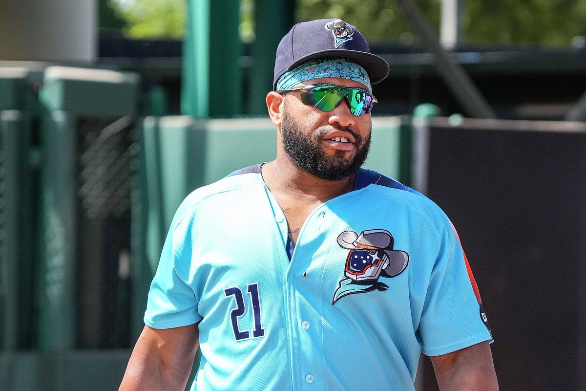 THREAD: Why Jon Singleton is the best story in baseball right now.

Who is Jon Singleton? Singleton was drafted in the 8th round of the 2009 draft by the Phillies. Singleton raked in the minor leagues and was rated the Phillies' second best prospect by Baseball America in 2011.