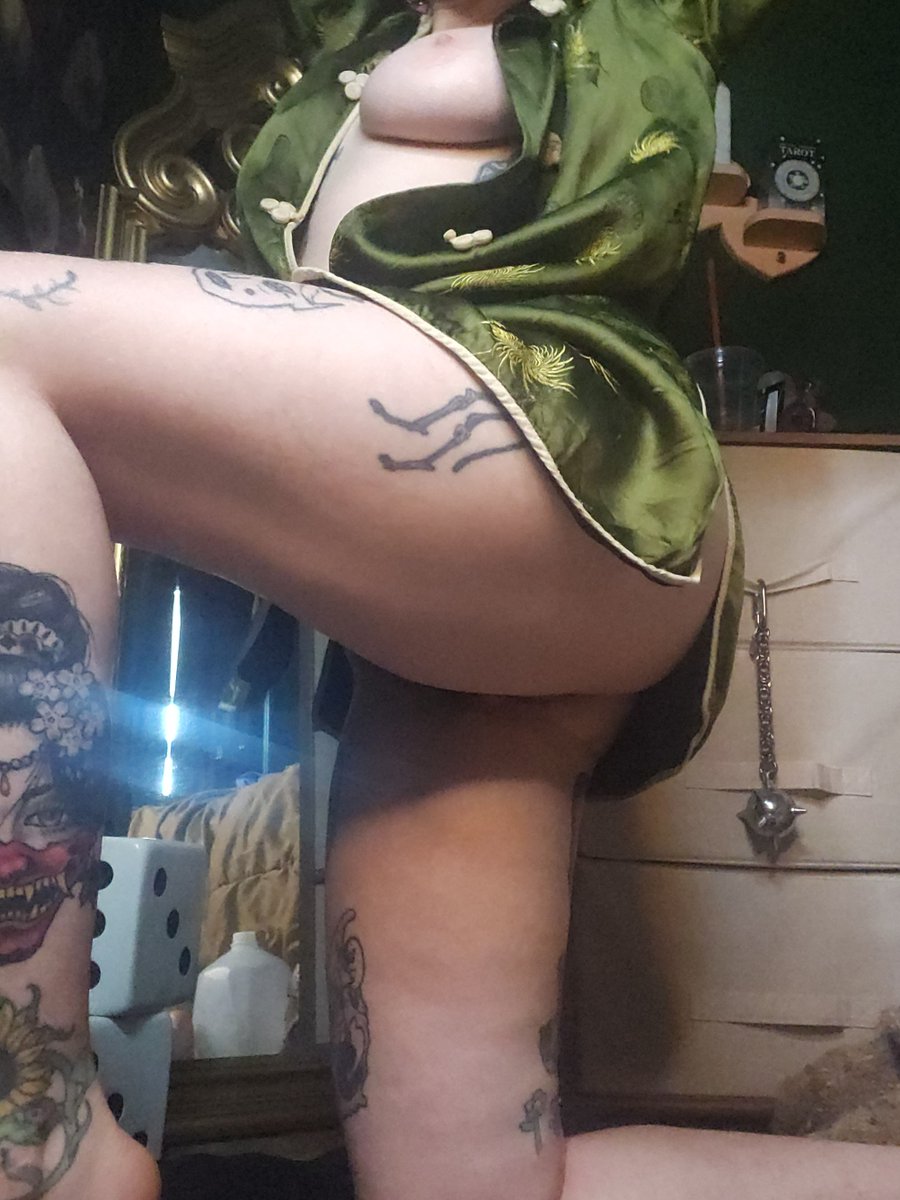 VirgoInMoon1's tweet photo. Away from home for four days this weekend for a short tour...Does anyone want to $$buy$$ some content or request a custom so I can spend all of my money on other band's merch while also feeding myself ? Pretty please 😍 https://t.co/uvm6Xyg22G