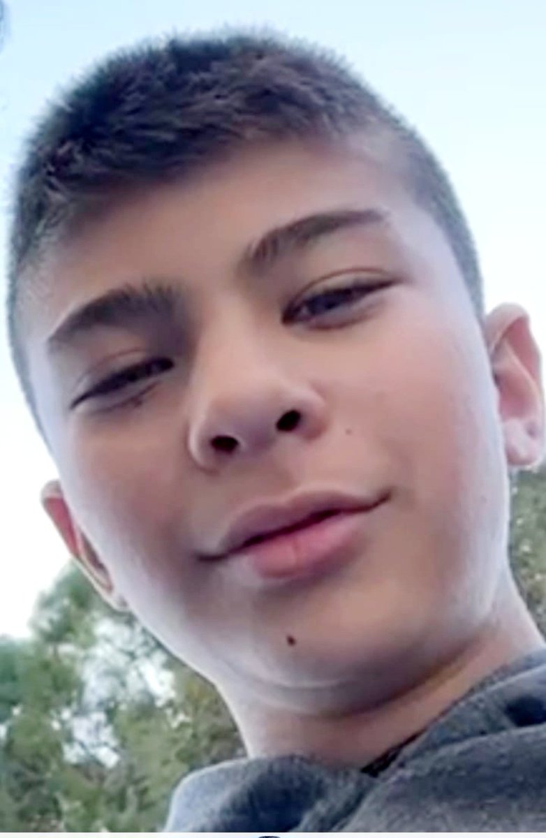 AfetAktugrali's tweet photo. Sen gittin ya Aras, biz dengemizi kaybettik..4 tük 3 olduk.. Formülümüz eksik kaldı.. Ahh ile geçen günler, burnumuzda sızı, gözlerimizde hep nem annem.. tarifi yok!
#arasaktuğralı 
#isiasortakdavamız https://t.co/TJUE7YOxPP