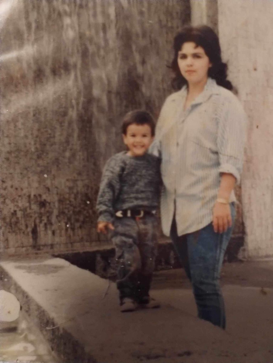 ElTexas_1's tweet photo. Yo a mis 2 años feliz en mi Monterrey hermoso! Alguien sabe donde es el lugar de la foto? https://t.co/0SnAEYgYxI