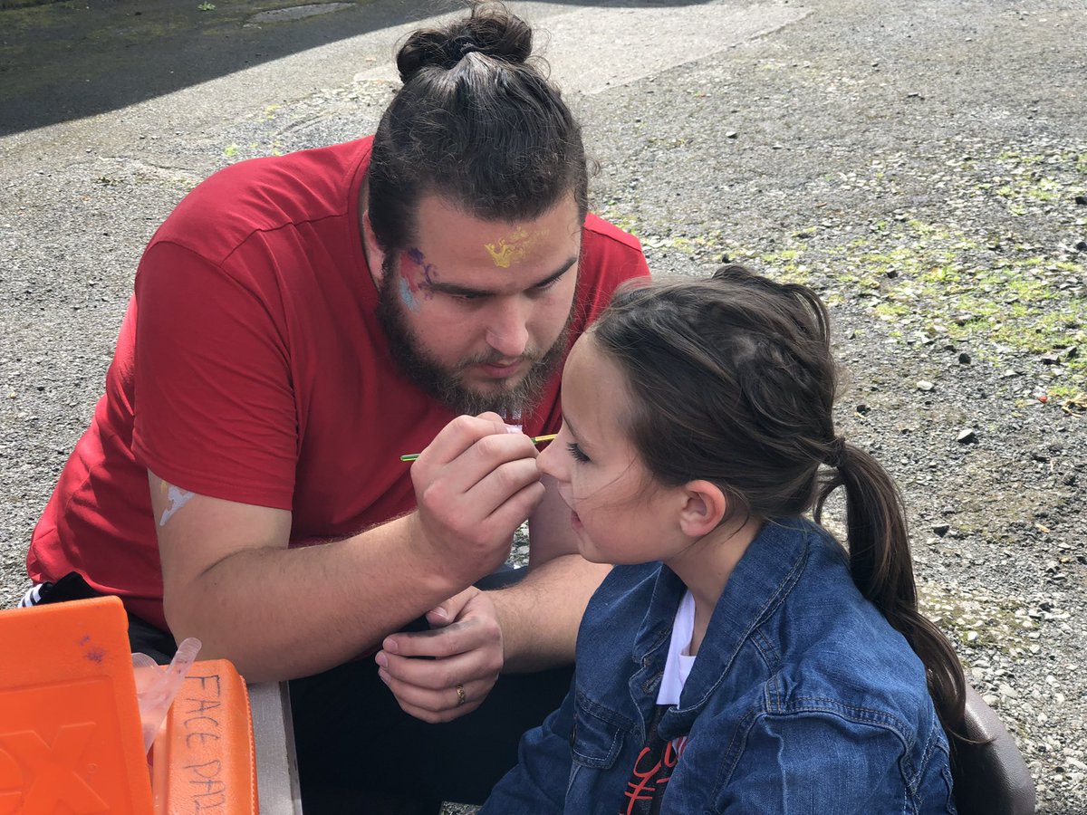 thisisachoice's tweet photo. Today the love NE6 crew gave out ice creams and painted faces. Not only that, they kept their cool and supported each other beautifully when we (sadly) had to finish early because of some disruptive guests. Young people are wonderful. https://t.co/CkSWDDNkhs