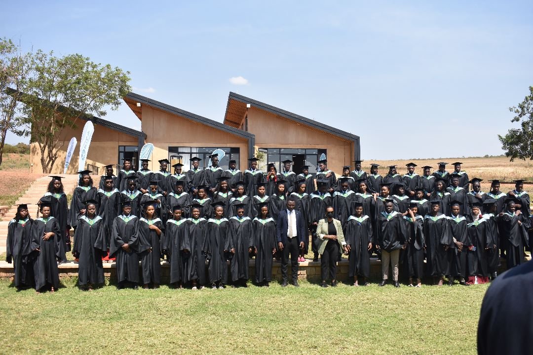 EricRukebesha's tweet photo. I'm now officially graduated 🎓. Grateful for the incomparable knowledge you've equipped me with @RICA_Rwanda , I'm ready to make a positive impacts to the farmers .
#RicaGraduation
#ConservationAg
#GreenInnovator https://t.co/WPun6mByMt