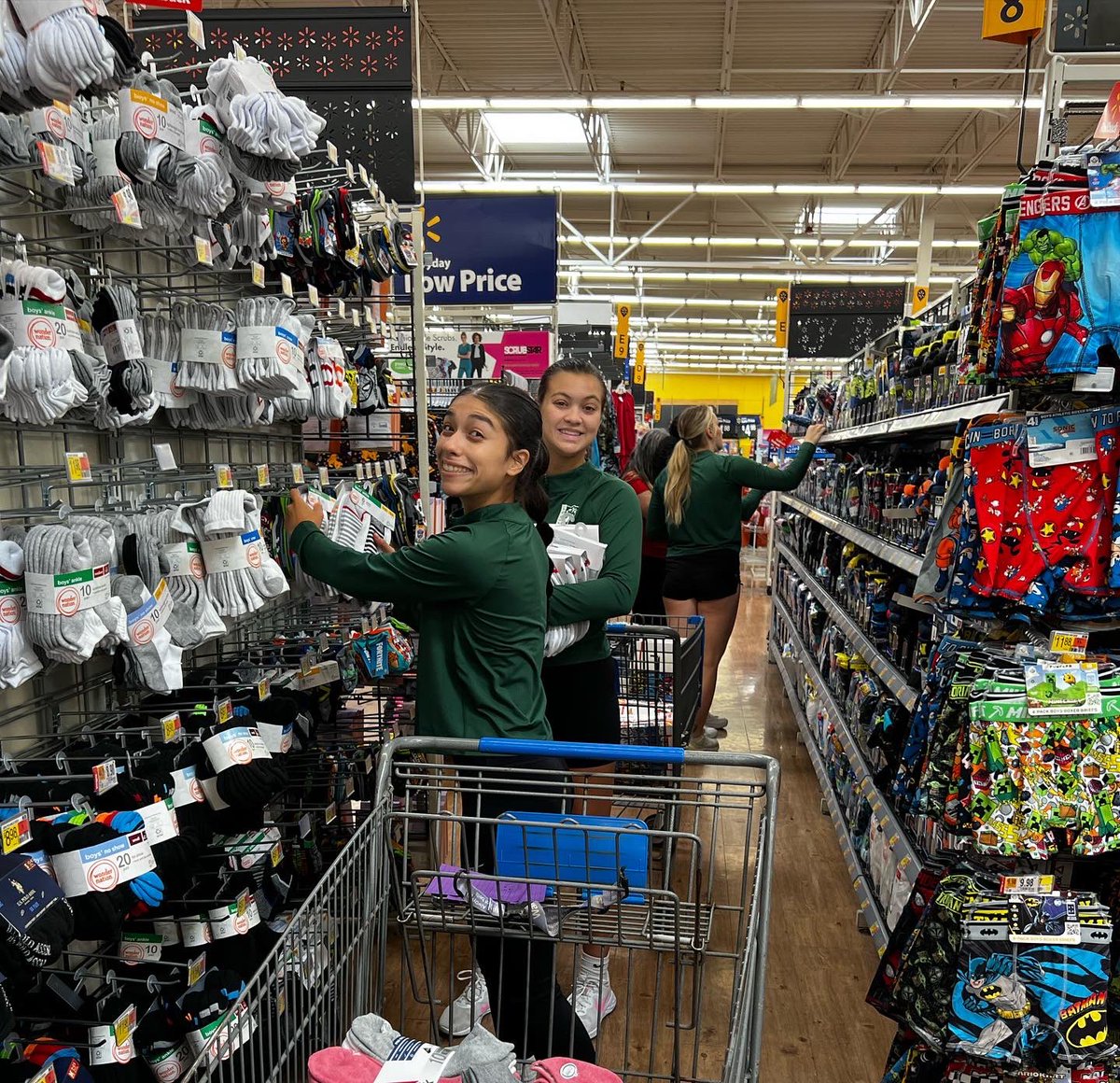 USAO_volleyball's tweet photo. USAO Volleyball is more than just volleyball! #HonorServeGrow https://t.co/EXeoJEjt2D