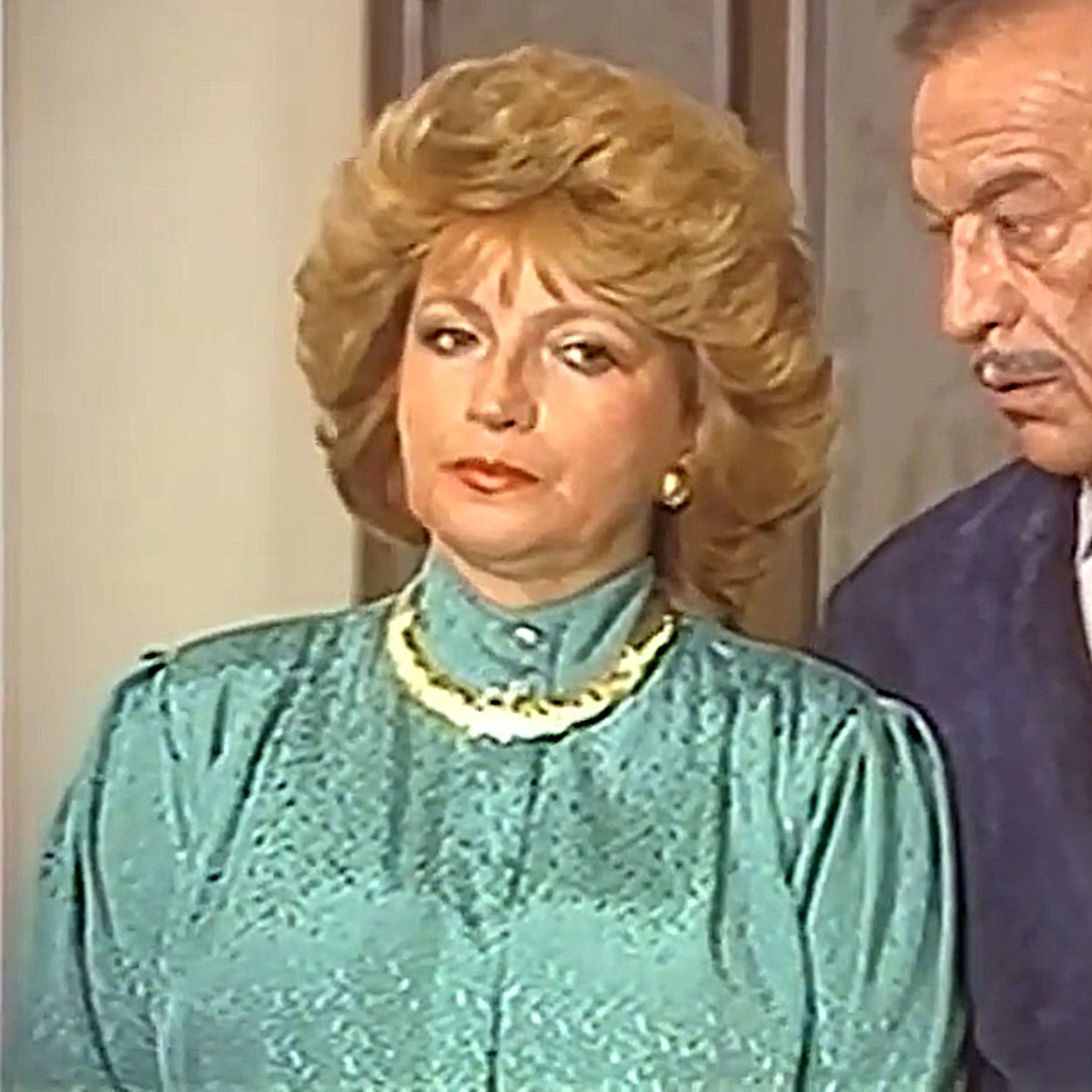 highcollars's tweet image. Göksel Kortay (Bebek Davası 1986) #highcollar #highneck #highneckblouse #highcollarblouse #blouse #80sblouse #buttonedup #2buttoncollar #80sfashion #tealblouse #movie #1986 #bebekdavası #gökselkortay