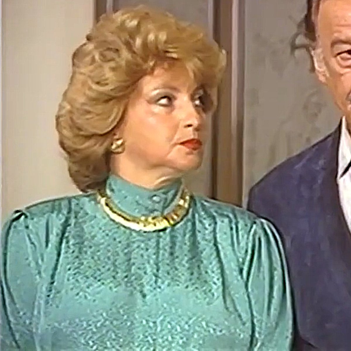 highcollars's tweet image. Göksel Kortay (Bebek Davası 1986) #highcollar #highneck #highneckblouse #highcollarblouse #blouse #80sblouse #buttonedup #2buttoncollar #80sfashion #tealblouse #movie #1986 #bebekdavası #gökselkortay