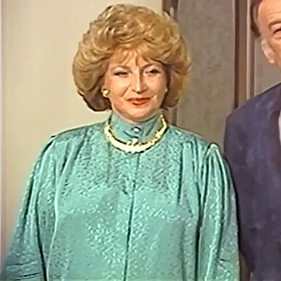 highcollars's tweet image. Göksel Kortay (Bebek Davası 1986) #highcollar #highneck #highneckblouse #highcollarblouse #blouse #80sblouse #buttonedup #2buttoncollar #80sfashion #tealblouse #movie #1986 #bebekdavası #gökselkortay