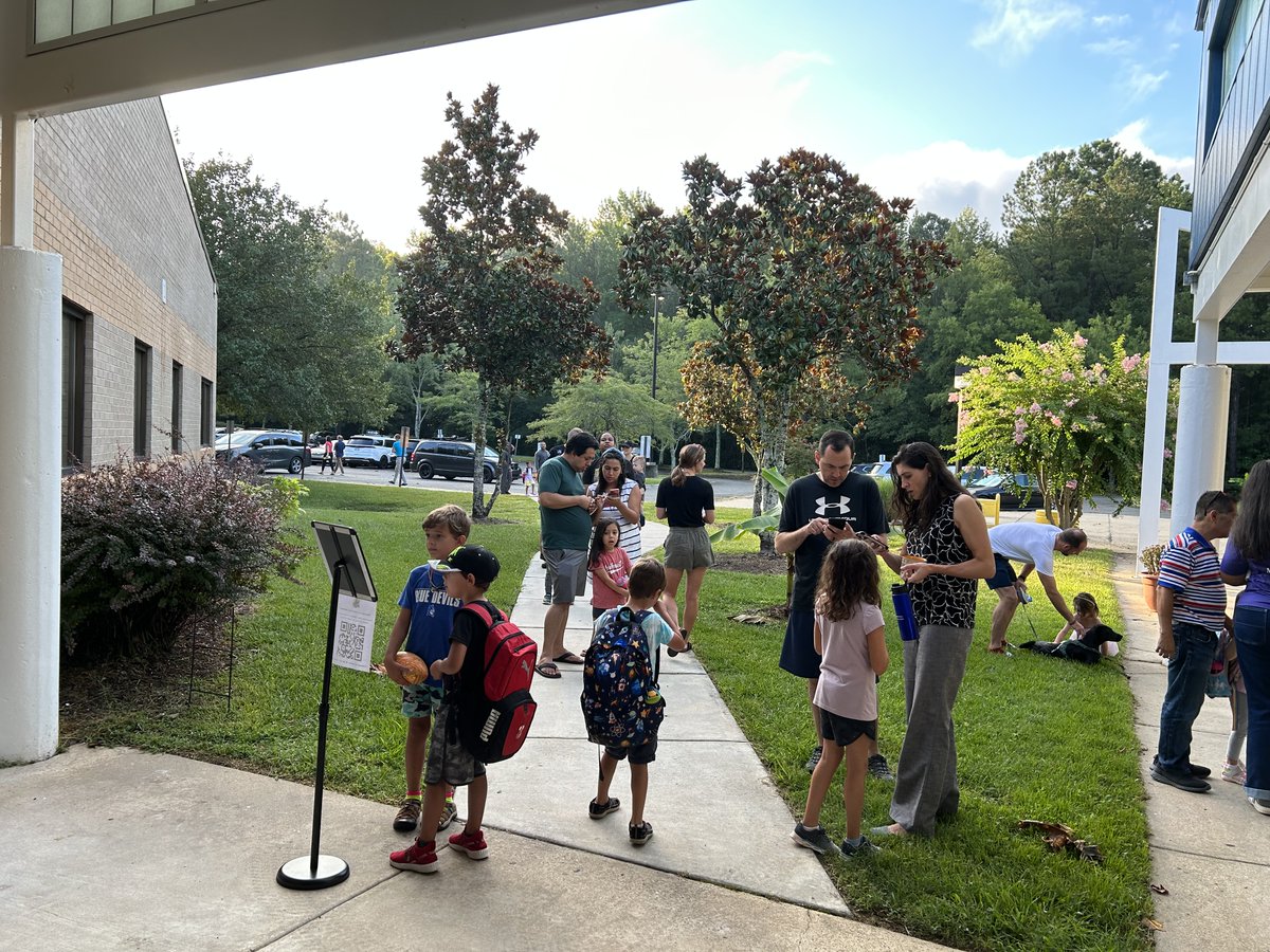 SouthwestDPS's tweet photo. Exciting morning welcoming Kindergarteners and their families back to school for Kindergarten Readiness Camp. Students toured the school, learned schools rules, procedures and had some fun! #swseahawks #wearedps https://t.co/bvBppW8Pu2