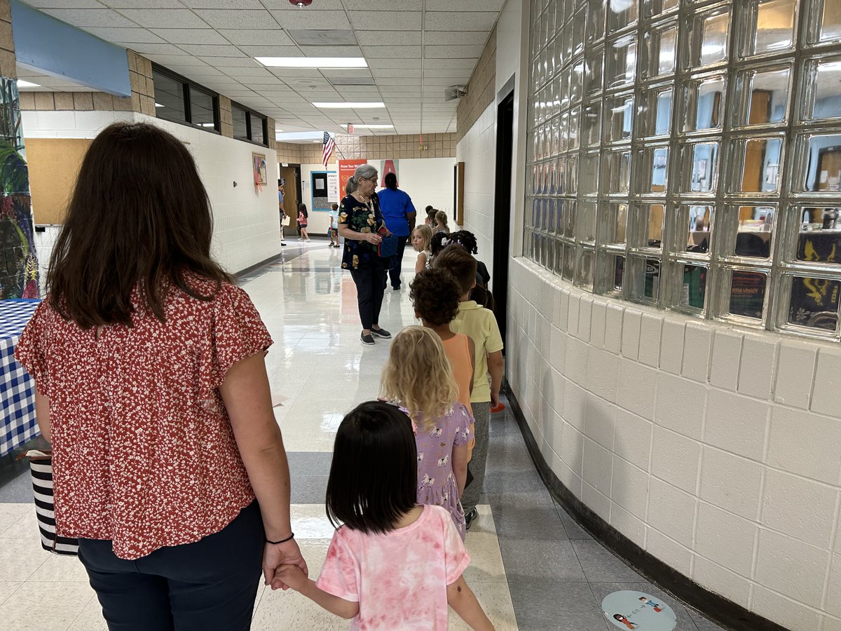 SouthwestDPS's tweet photo. Exciting morning welcoming Kindergarteners and their families back to school for Kindergarten Readiness Camp. Students toured the school, learned schools rules, procedures and had some fun! #swseahawks #wearedps https://t.co/bvBppW8Pu2