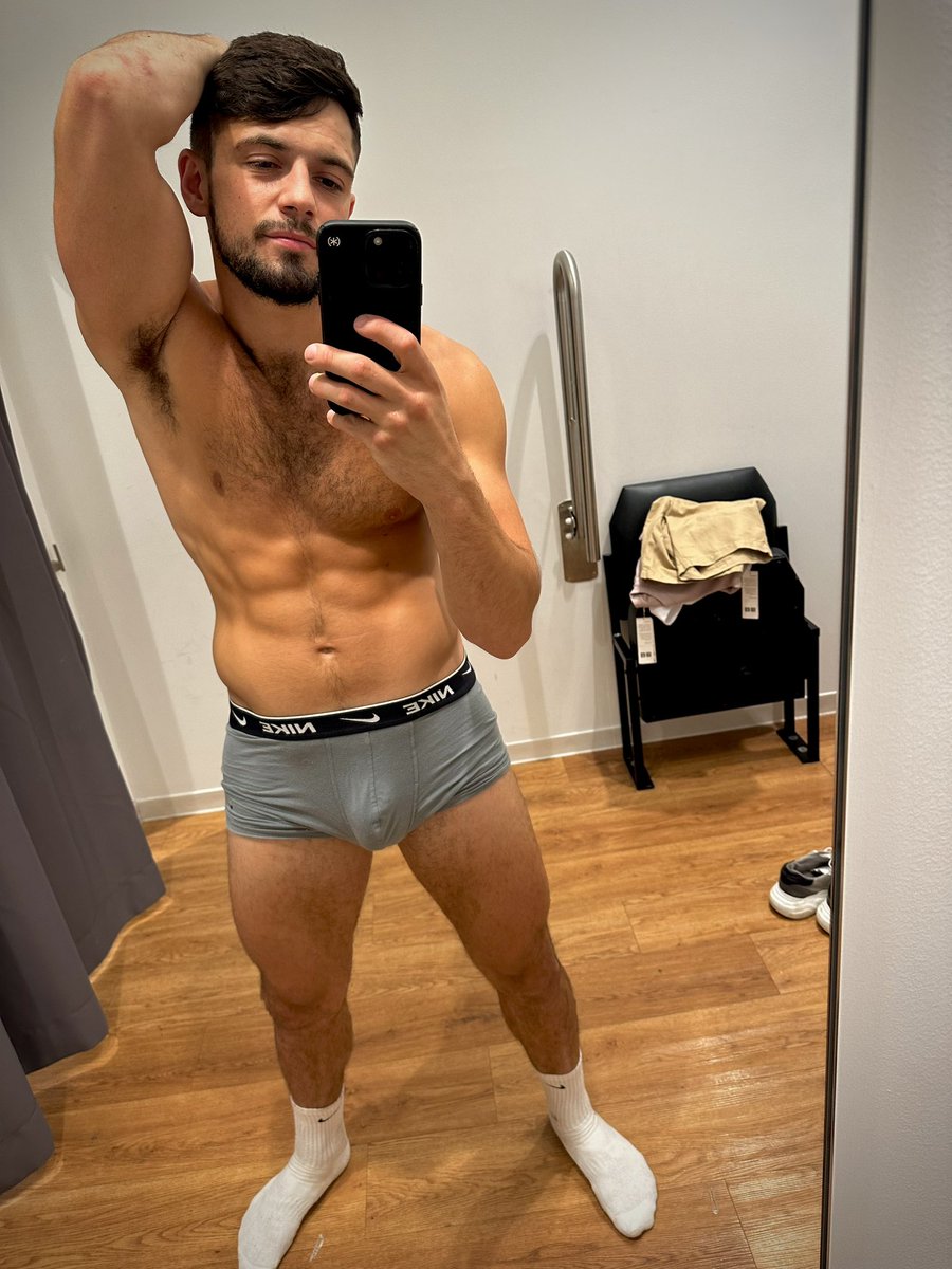 KingTrixxyy's tweet photo. Only a curtain separating me from being naked in public 😈 https://t.co/nV6HjJDYj9