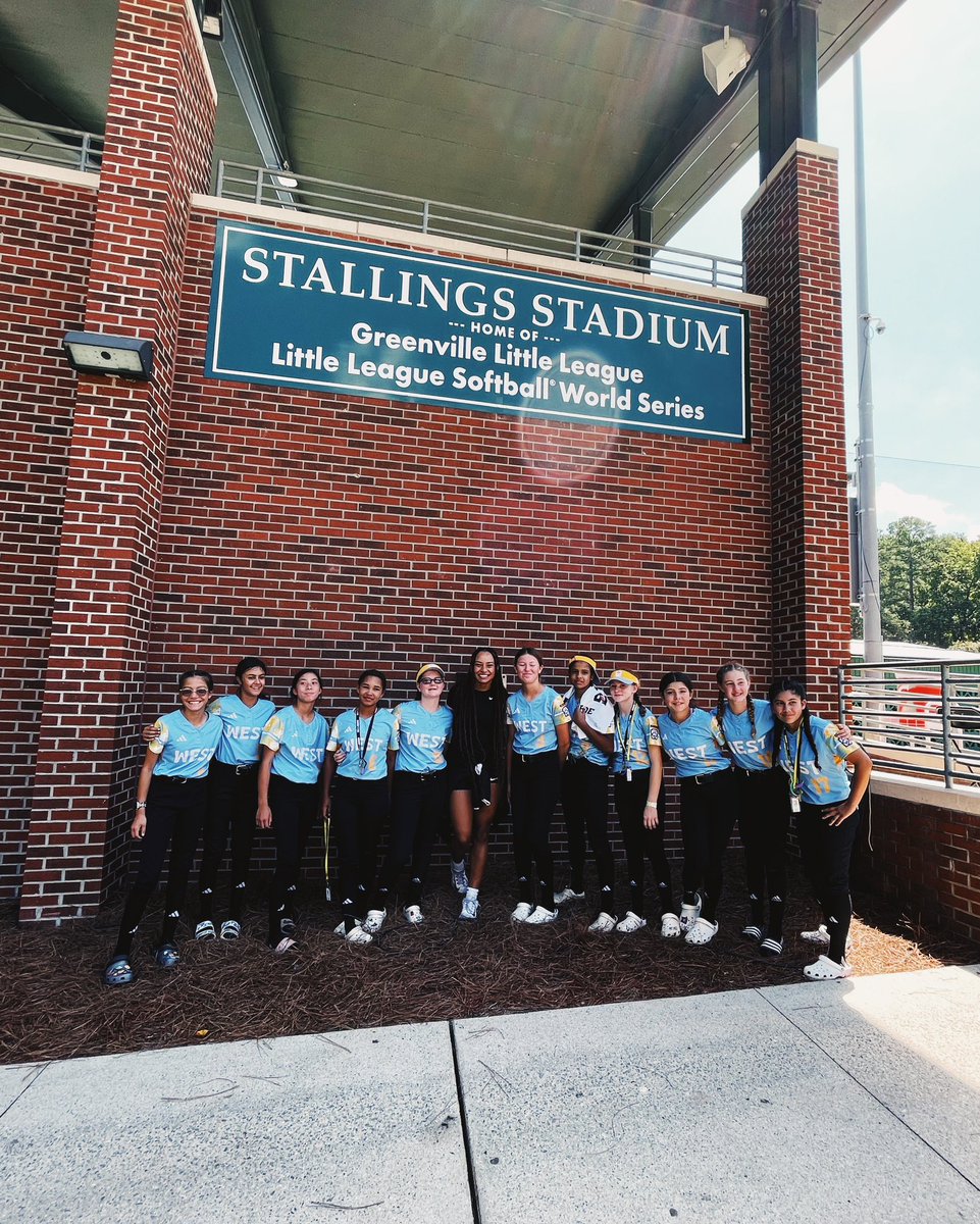 Having a blast at the Little League Softball World Series 🤩 #AUSB x @LLSBWorldSeries