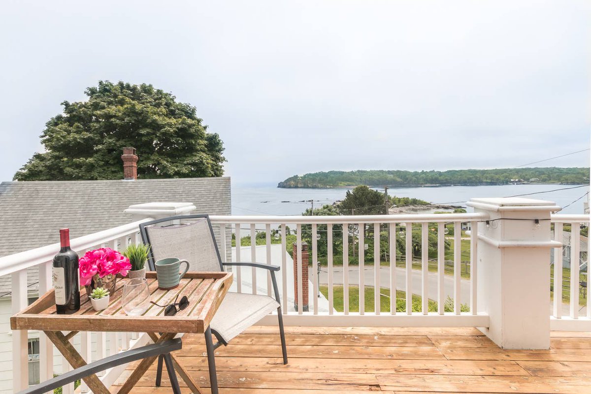 SelkiesRest's tweet photo. just one weekend left at Selkies’ Rest between now and October!   

checkin 8/17 or 18 and stay up to 6 nights 

cottage has panoramic ocean views, roof decks, hot tub, and sleeps up to 12  

life on Peaks Island (Portland, ME) cannot be beat for deep relaxation and recovery 🥰 https://t.co/ySwW5ZQOWq
