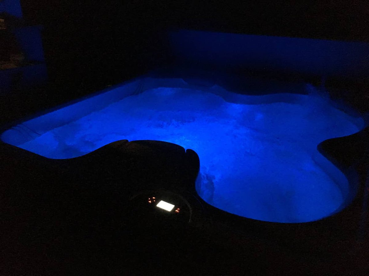 SelkiesRest's tweet photo. just one weekend left at Selkies’ Rest between now and October!   

checkin 8/17 or 18 and stay up to 6 nights 

cottage has panoramic ocean views, roof decks, hot tub, and sleeps up to 12  

life on Peaks Island (Portland, ME) cannot be beat for deep relaxation and recovery 🥰 https://t.co/ySwW5ZQOWq