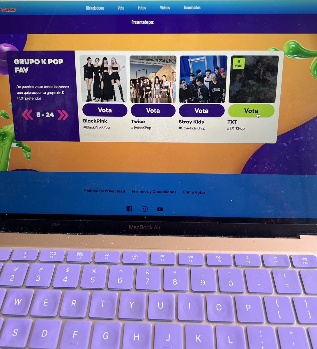 Moas as your voting for txt in vmas, fannstar and buying dilt for hot100 entry please remember txt is also nominated for kids choice awards for Mexico and it’s easy voting. No login in, just click 5 times wait for 5 seconds and continue again! Let’s get txt to win everything!