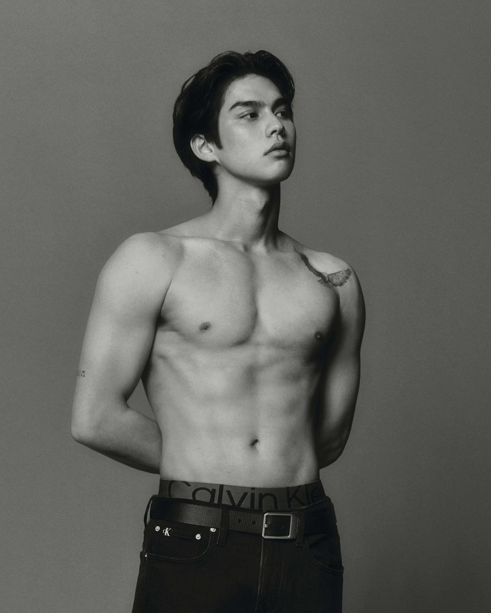 ELLEThailand's tweet photo. บอกเลยว่าเกินต้าน! เปิดภาพของหนุ่มสุดฮอต ไบร์ท วชิรวิชญ์ @bbrightvc กับแคมเปญ Fall 23 ของ @calvinkleinในชุดชั้นในคอลเล็กชั่น Future Shift ที่โดดเด่นด้วยขอบเอวแบบทูโทนพร้อมดีไซน์คลาสสิกในแบบฉบับของแบรนด์

#ELLEnews
#CalvinKlein #CalvinKleinTH 
#CalvinKleinxBright
#bbrightvc https://t.co/KIyezChnYc