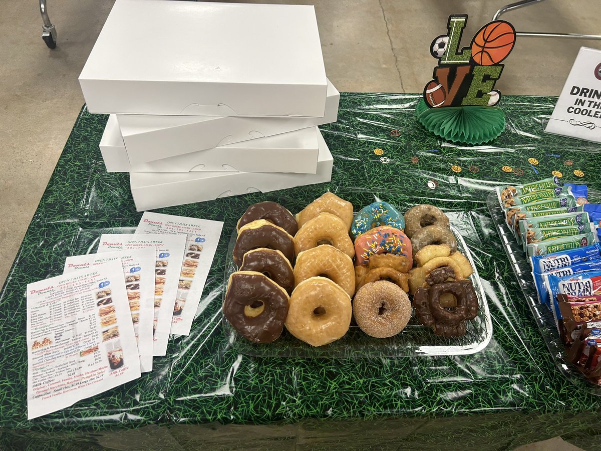 BeebeMiddle's tweet photo. Thank you to Donuts Donuts who donated breakfast for our teachers! We appreciate your support! #BPRD #BMSGameOn https://t.co/5ZU14K423t