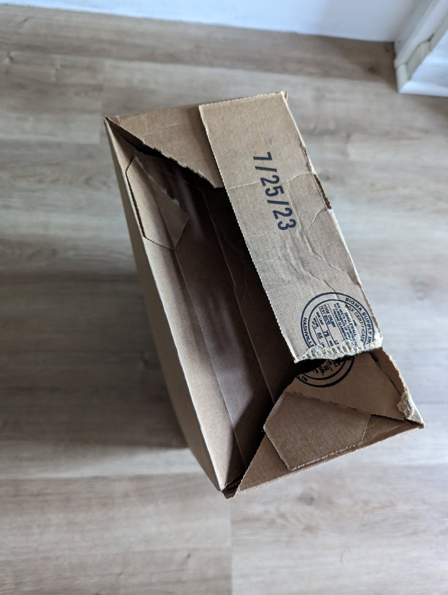 AyLookMan's tweet photo. Hey @nike and @FedEx, why does every shoe arrive like this now? I can take the product out without further altering the shipping box. This even happened w/toddler shoes outside of a hyped release window. It does not happen with @UPS . https://t.co/n92dcIJRs1