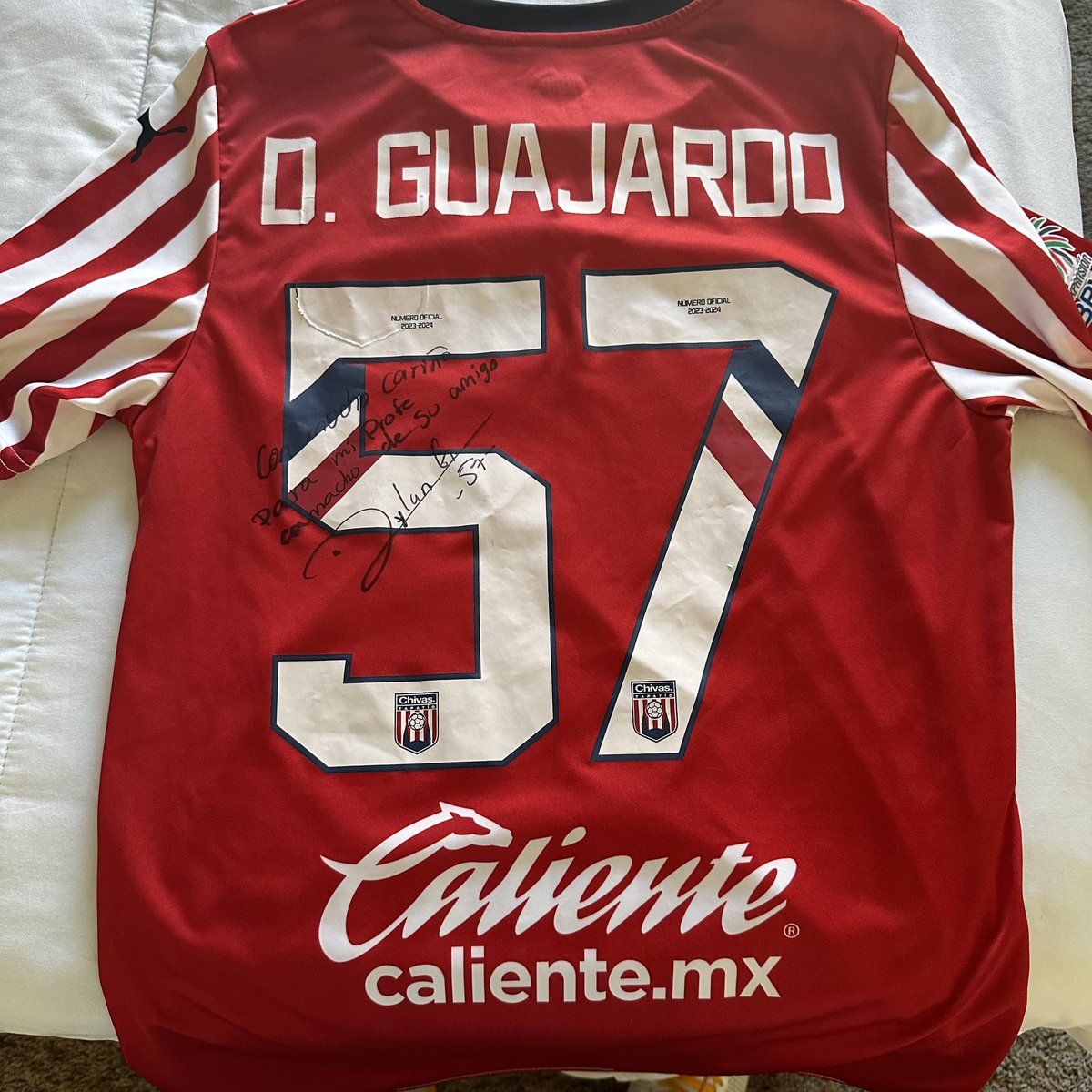 camacho_haro's tweet photo. Gracias @DylanGuajardo por mi playera @TapatioCD campeonisimo irá directo al rincón exclusivo de campeón https://t.co/2wtNnVYfwC