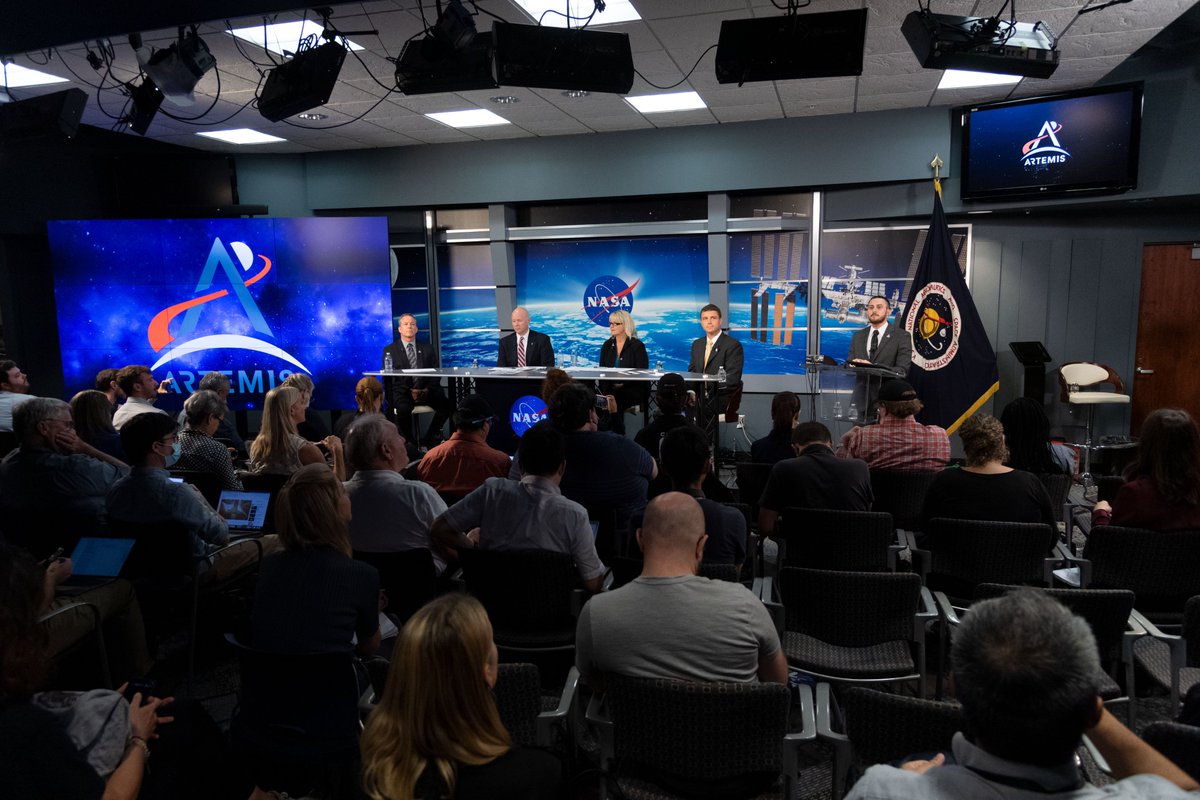 NASApeople's tweet photo. The Office of Communications at @NASA_Johnson is hiring! If you have strong strategic communications experience, this is your chance to help tell critical stories about human spaceflight! Apply by 8/14 and select “Houston, Texas” when applying: https://t.co/h8o0BHEu76 https://t.co/dJmbQUCMhu