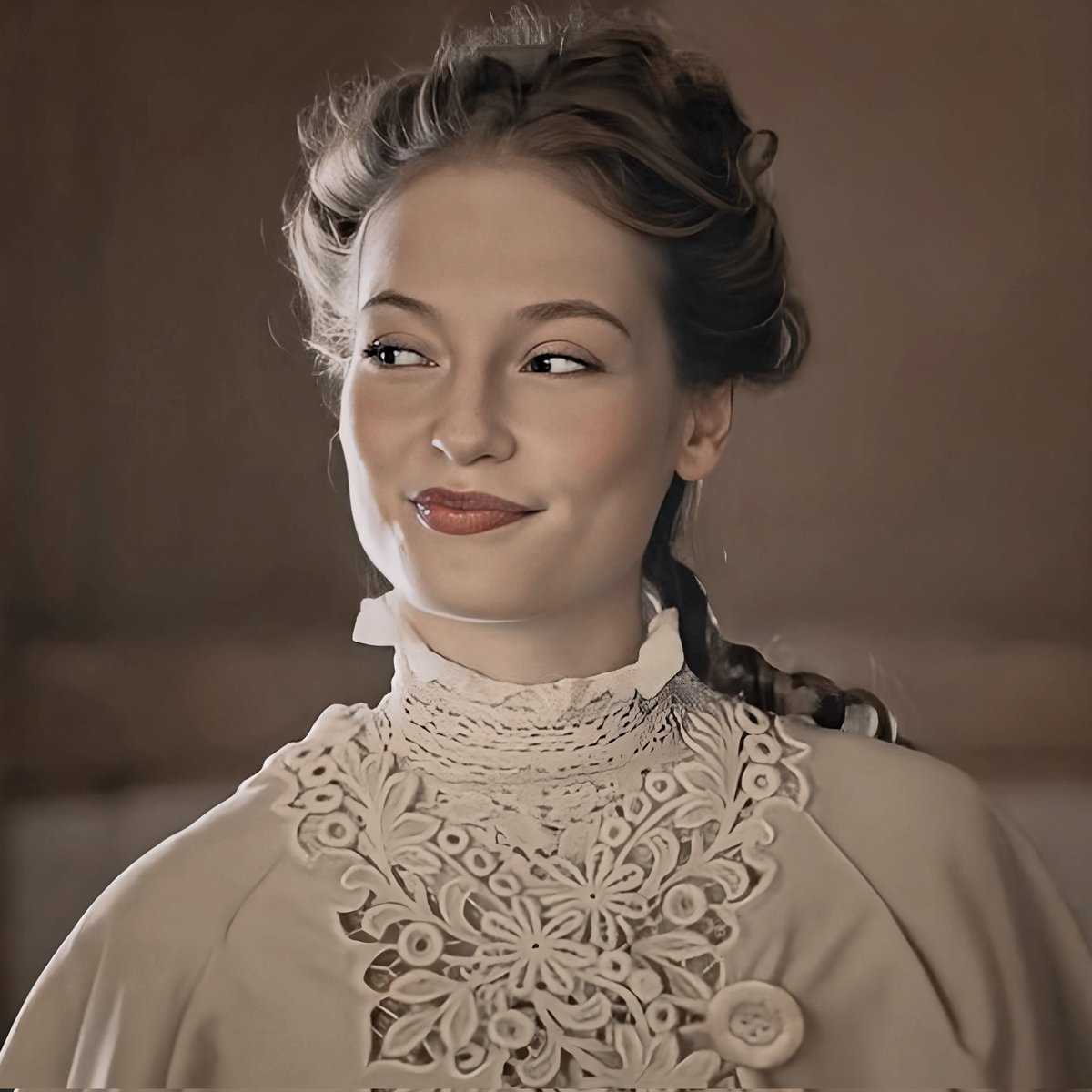 𝐀𝐥𝐢𝐜𝐞 𝐁𝐢𝐫𝐝𝐰𝐡𝐢𝐬𝐭𝐥𝐞 tweet media