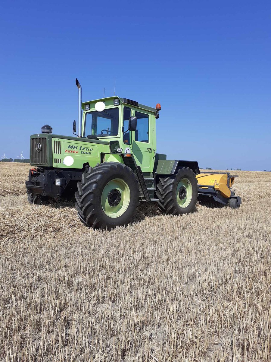 profiMagazin's tweet photo. Schwad lüften mit einem  #MB Trac 1000 Turbo und #Elho TR 220. https://t.co/1A0b9xgku9