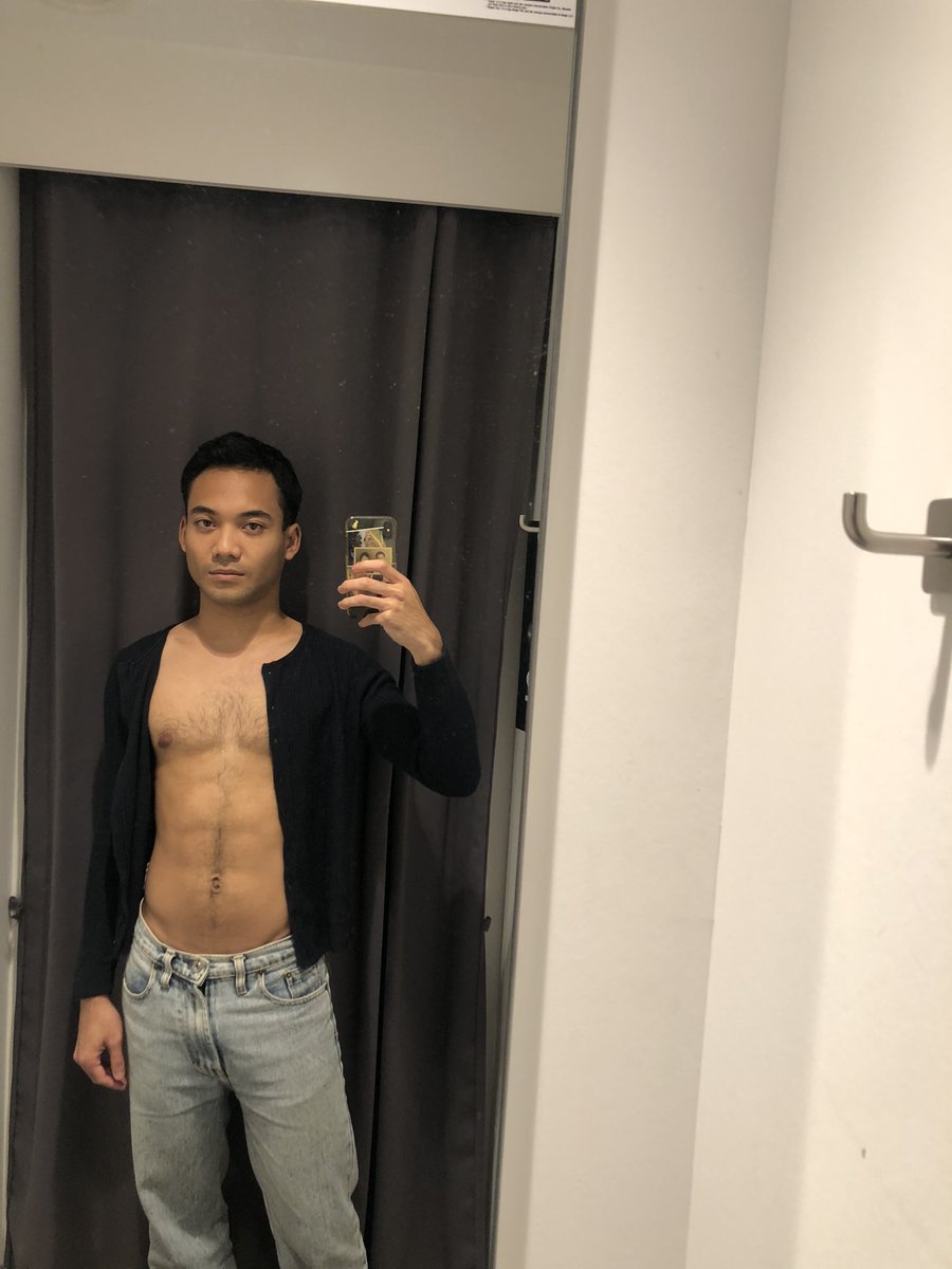endofacliff's tweet photo. Uniqlo after like…a year… https://t.co/4k586BlRvq