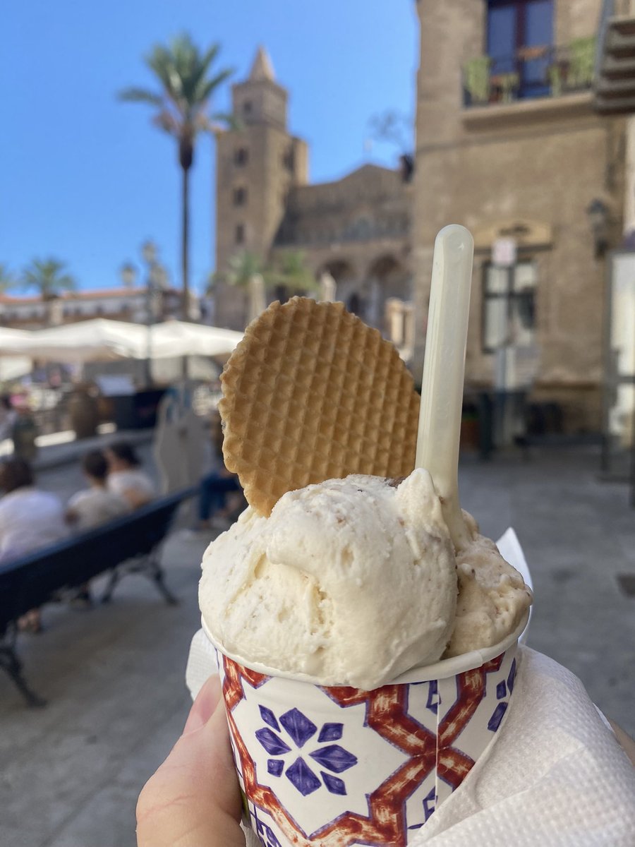 Lino_Scaccia's tweet photo. Buona serata.. con le bontà siciliane di #PiazzaDuomo #Cefalù #BarDuomo #oggi #gelato #gusto #mandorla e #cannolo 🤤😋 🍨
#BuonaSerata #BuonaSerataATutti https://t.co/z0EtB1jBkl