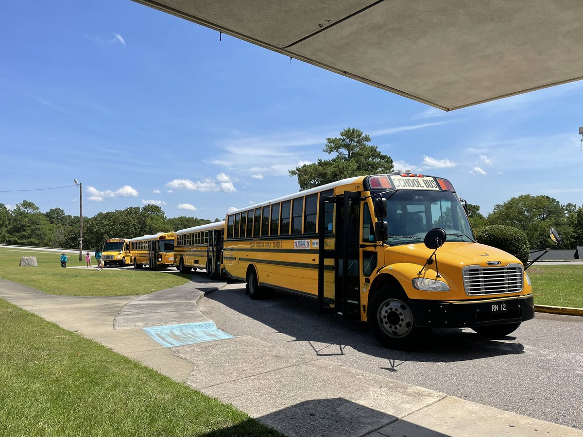 AttendForTWO's tweet photo. The first day of school was a success @WindsorElem. The buses are loaded and ready to take our friends home! #Day2Loading #AttendanceMatters https://t.co/G9Wq7NqiUK
