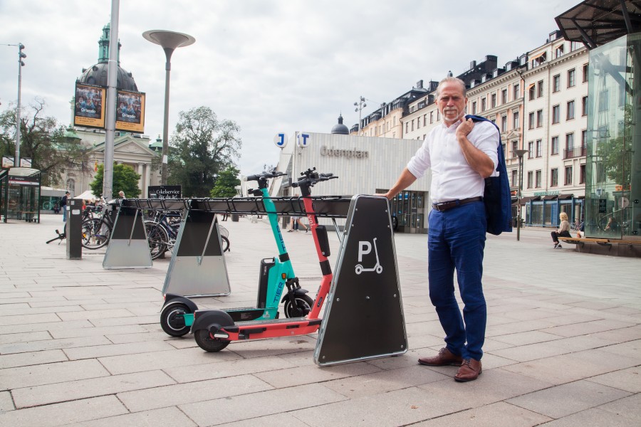 mmobilityturkey's tweet photo. Bu hafta Alman ekonomi gazetesi Handelsblatt yazarları Arno Schuetze ve Nadine Schimroszik kaleme alınan makaleye göre paylaşımlı escooter sağlayıcılarının liderleri olan Alman @tier_mobility İşveçli @voitechnology  Technology yapılacak değerlemeye göre birleşmeye hazırlanıyor. https://t.co/OpG8Cf3QKx