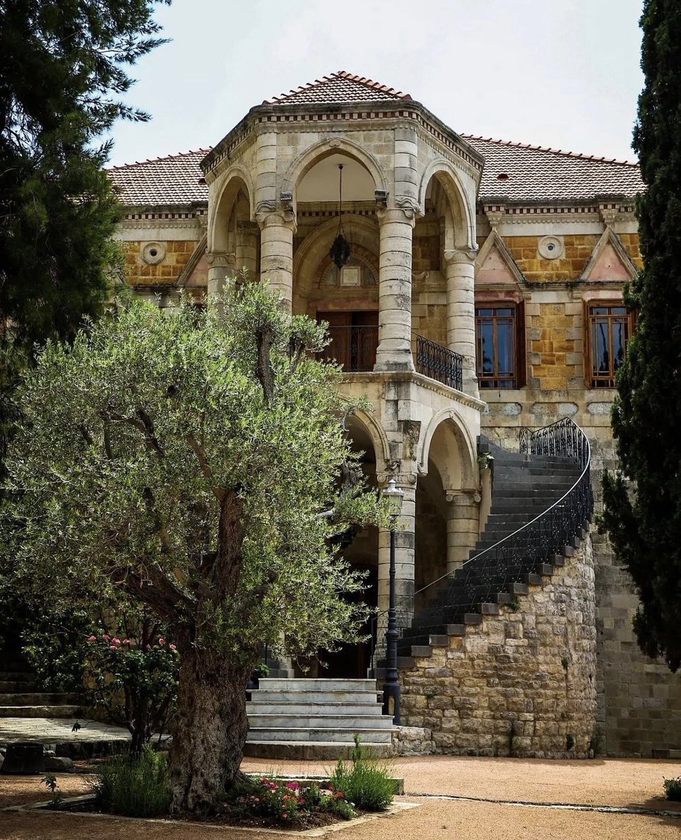 lebanonpics's tweet photo. The beauty of Lebanon houses 🇱🇧🏡❤️ https://t.co/82woVt7U79