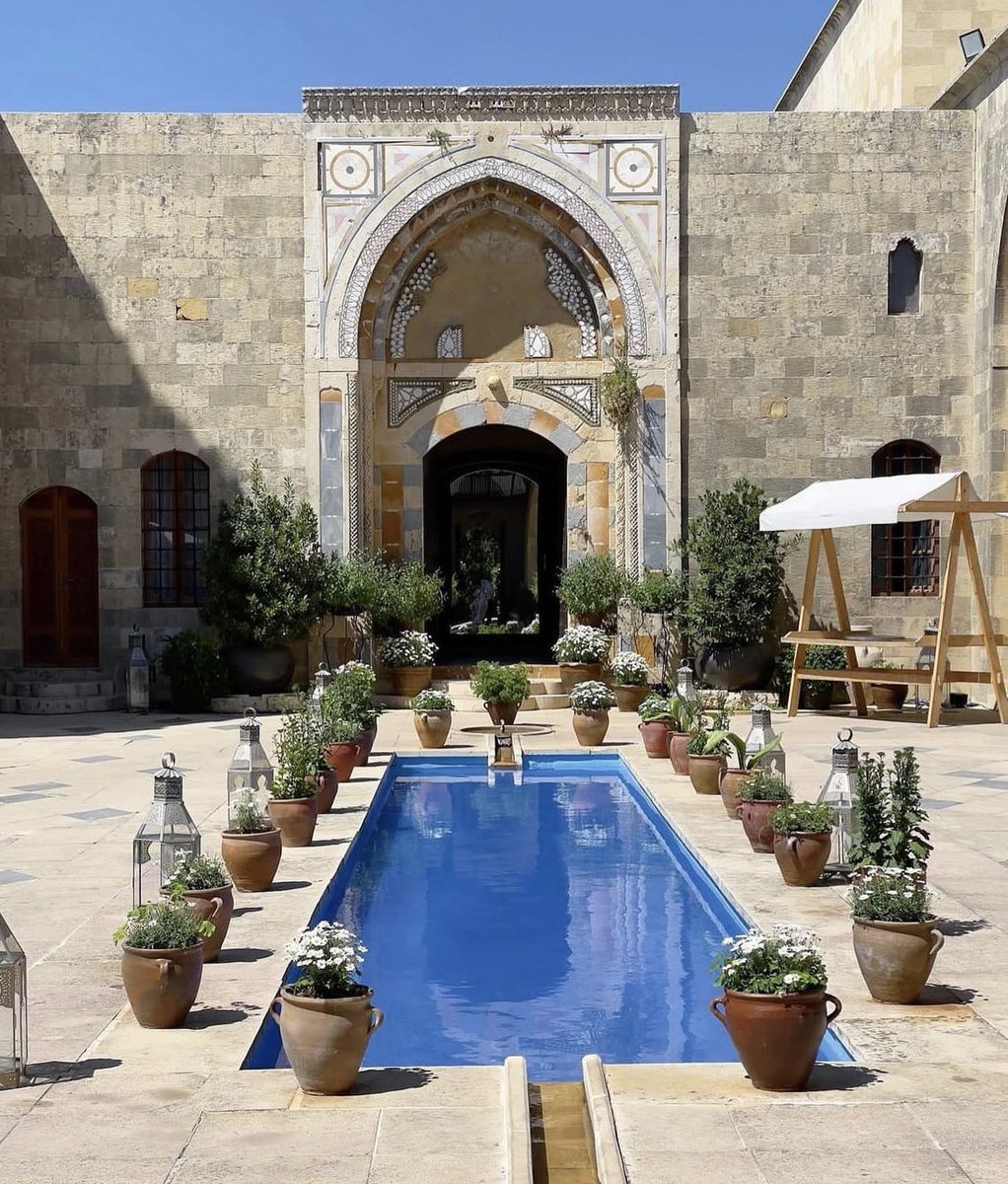 lebanonpics's tweet photo. The beauty of Lebanon houses 🇱🇧🏡❤️ https://t.co/82woVt7U79