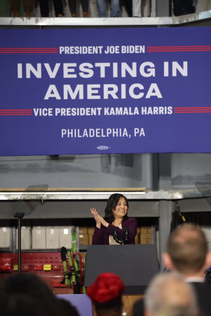 USDOL's tweet photo. Today, Acting Secretary of Labor Julie Su joined @VP and @NABTU President Sean McGarvey to announce a final rule updating the Davis-Bacon and Related Acts, the most comprehensive review of these regulations in nearly 40 years. https://t.co/HeeUJonaJB