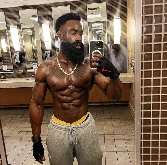 Amidst the iron, sweat does gleam, Post-workout haze, a fervent dream. Muscles tense, the moment's caught<a href="/tag/gymtime"class="tags"><span>#gymtime</span></a>