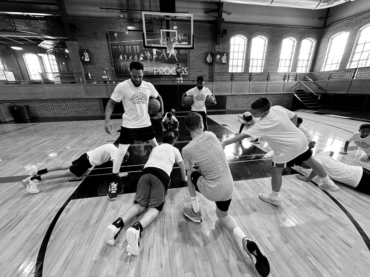 waynec0le's tweet photo. .@_dspoon100 and Montรจ are excellent with the youth. The campers listened intensely. The kids in their group got better this week. #GoodGroup ๐ https://t.co/5GeMJUUlUl