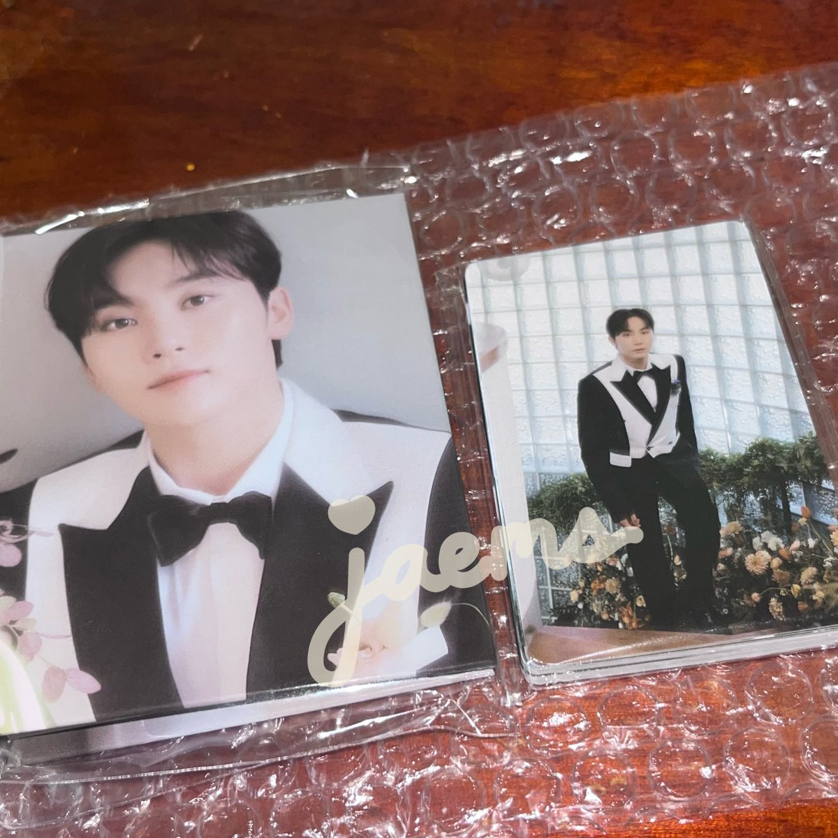 cheolybee's tweet photo. ꒰ wts lfb ph ꒱ 

— seungkwan carat ver fml 

╰ binder &amp; concept pcs (complete) 
╰ all sealed, x sensitive
╰ ₱200 (PAYO)

dm @coupsielogs to claim ☻
no reply = not avail

🖇️ seventeen svt sk kwannie boo onhand carver https://t.co/b1vFLu9Lzp