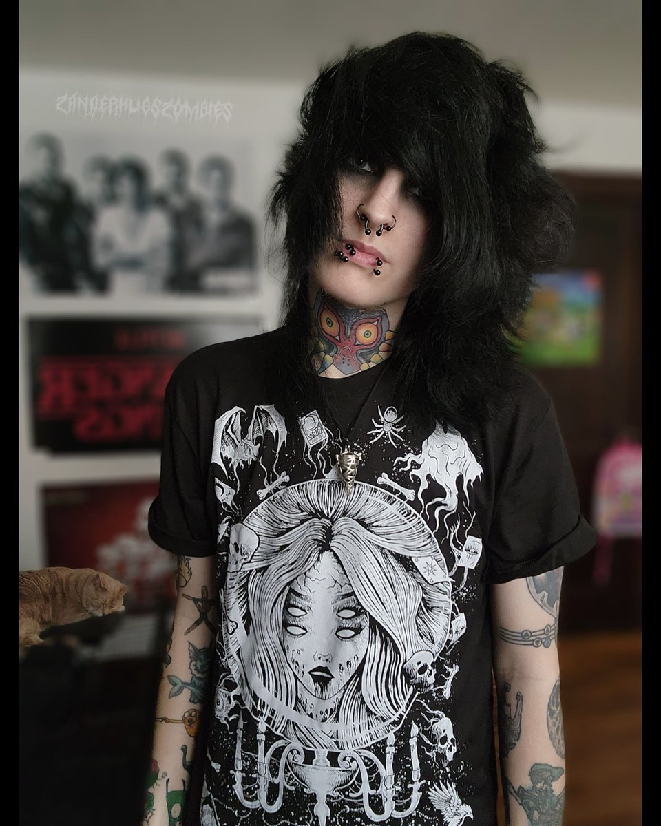 VampireFreaks's tweet photo. Keep it spooky with our Fortune Teller Tee just like @zanderhugszombies !
#Goth #AltFashion #GothTee #Emo #VampireFreaks #FortuneTeller #SpookyTee https://t.co/13R7JUIkwY