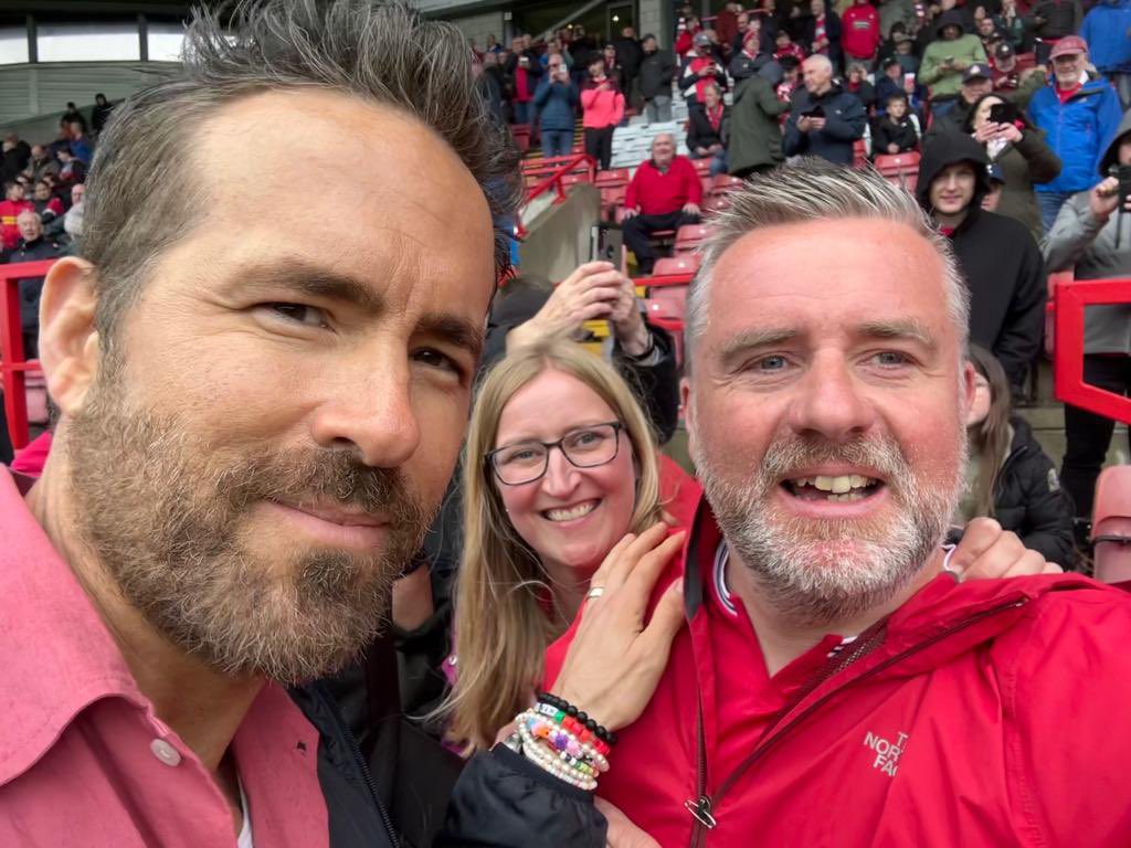 krmonk's tweet photo. @VancityReynolds thank you for stopping for a selfie with @recneps75 and me (his wife). #upthetown https://t.co/bgB5yUnnwX