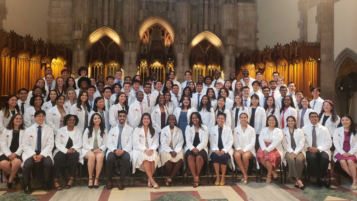 On Sunday, new Pritzker M1s received their white coats in a historic ceremony, which originated on our campus, before starting a new curriculum this week. Thanks to @tzakrison for a wonderful keynote address! Read more here: pritzker.uchicago.edu/news/2023-whit…