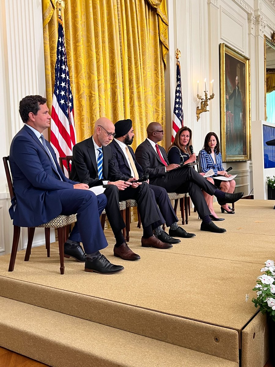 Adam Selipsky tweet media