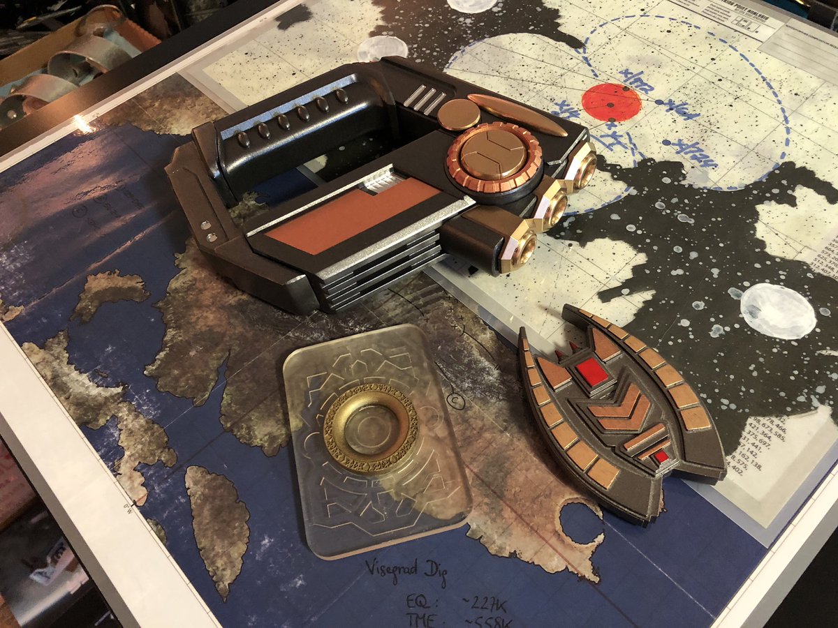 GeekToyLove's tweet photo. Tellarite disruptor all done and ready to head out. A couple of extra goodies are going along as well.
Tellarite stl by @limeybuilds, available for commission from either.
#2023Commissions #StarTrek #GeekDen https://t.co/eQ2VH0j4cH